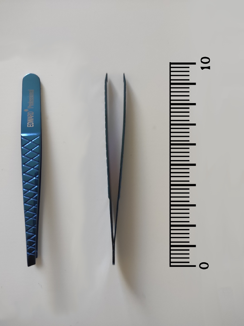 Blue cosmetic tweezers 9,5cm